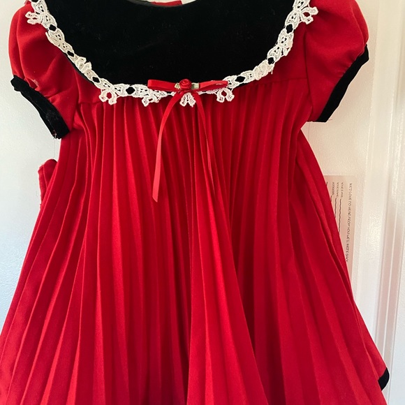 Red and black dress - Picture 2 of 5